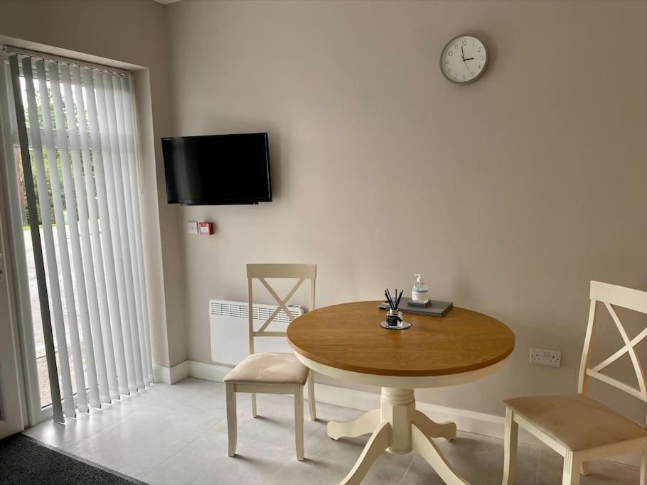Erne Getaway No.7 Brand New 1 Bed Apartment Enniskillen Exterior foto